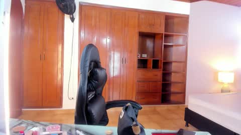 SARA  online show from December 17, 6:36 pm