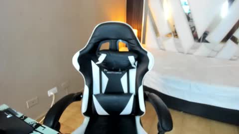 SARA  online show from February 24, 6:39 pm