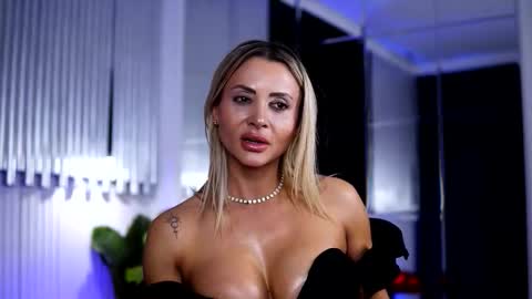 Mona online show from February 18, 8:16 pm