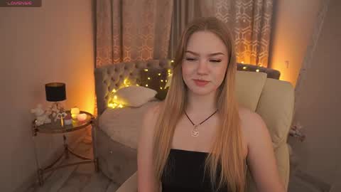 celestenoirr online show from April 18, 2:10 pm