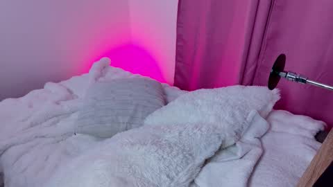 Snapshot of celesttebloom_ chatting on March 23, 10:08 am online show from March 23, 10:08 am