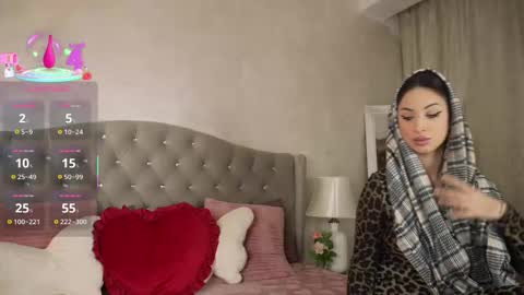 Snapshot of celine_noir chatting on February 17, 4:31 am Celine online show from February 17, 4:31 am