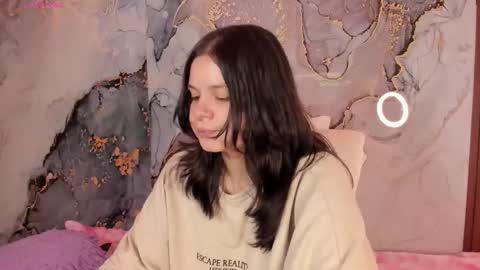 Hello guys my name is Sofi and Lizzie and  Vanessa online show from February 25, 8:57 am