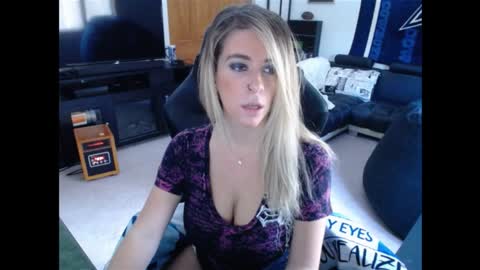 Snapshot of cessprinn chatting on December 27, 3:04 pm Marie online show from December 27, 3:04 pm