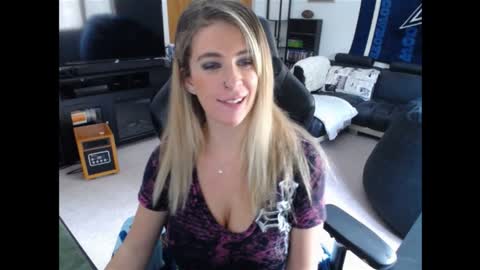 Snapshot of cessprinn chatting on December 27, 6:10 pm Marie online show from December 27, 6:10 pm