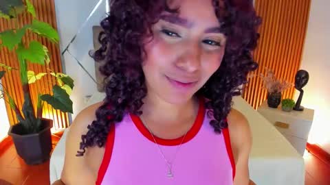 Snapshot of chaarlottee_69 chatting on December 18, 9:10 pm CHAARLOTTEE online show from December 18, 9:10 pm