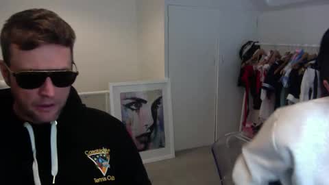 Snapshot of chacar123 chatting on April 1, 11:33 am 2Play and play2 online show from April 1, 11:33 am