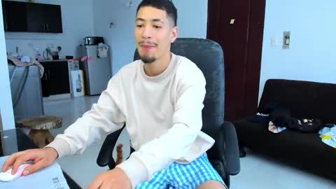 Snapshot of chandler_kenji chatting on March 26, 11:27 am Kenji online show from March 26, 11:27 am