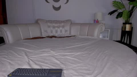 Snapshot of chanellmoon chatting on July 28, 7:39 pm Chanell online show from July 28, 7:39 pm
