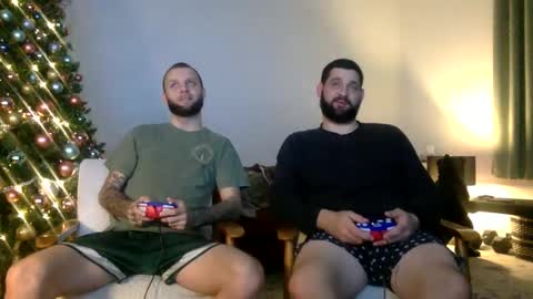 Snapshot of change340 chatting on December 3, 12:02 am TATS AND TANNED online show from December 3, 12:02 am