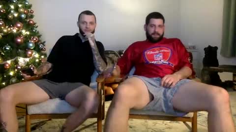 Snapshot of change340 chatting on December 5, 2:09 am TATS AND TANNED online show from December 5, 2:09 am