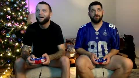 Snapshot of change340 chatting on December 12, 1:32 am TATS AND TANNED online show from December 12, 1:32 am