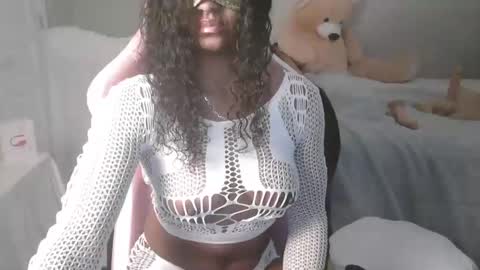 Snapshot of channel404 chatting on April 11, 12:15 am Savana online show from April 11, 12:15 am