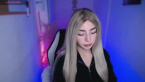 channel_blonde_a online show from April 27, 11:47 pm