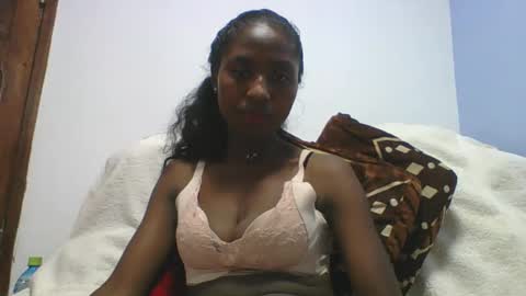 Snapshot of chantale483461 chatting on March 1, 6:26 am chantale483461 online show from March 1, 6:26 am
