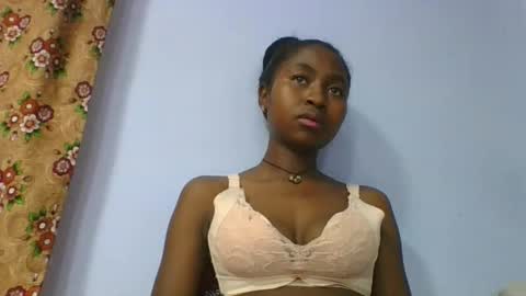 Snapshot of chantale483461 chatting on March 4, 6:19 am chantale483461 online show from March 4, 6:19 am