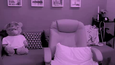 Snapshot of chantallovely chatting on April 24, 7:55 am The Queen online show from April 24, 7:55 am