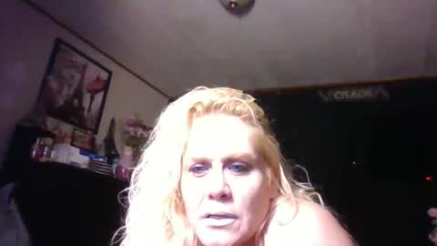 Snapshot of chaosangel33 chatting on February 24, 6:17 pm Ms. Behaving online show from February 24, 6:17 pm