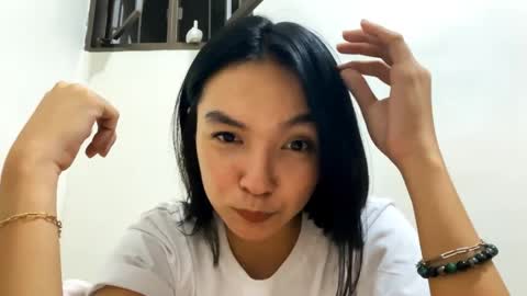 Snapshot of charamaracle chatting on April 3, 5:33 pm Elly online show from April 3, 5:33 pm