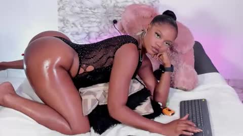 Snapshot of charis_hill chatting on May 6, 9:20 pm charis_hill online show from May 6, 9:20 pm