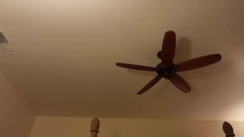 Snapshot of charles4002 chatting on February 10, 2:37 am charles4002 online show from February 10, 2:37 am