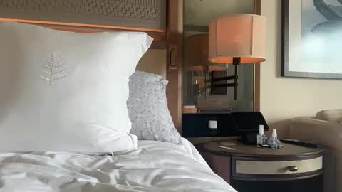 Snapshot of charles4002 chatting on February 27, 9:04 pm charles4002 online show from February 27, 9:04 pm