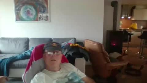 Snapshot of charles6064 chatting on January 19, 9:35 am charles6064 online show from January 19, 9:35 am