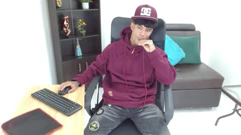 Charlie oconnor online show from December 31, 3:01 am