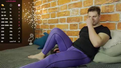 Charlie Smiley online show from December 16, 4:39 am