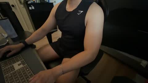 Snapshot of charliekkw chatting on June 28, 7:09 pm charliekkw online show from June 28, 7:09 pm
