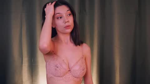 Yumi online show from April 16, 9:39 pm