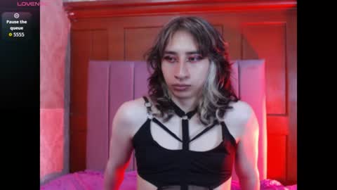 Snapshot of charlothe_dumont chatting on July 8, 2:10 pm charlothe_dumont online show from July 8, 2:10 pm