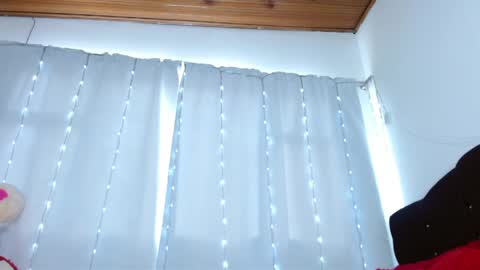 charlothe_wright online show from April 26, 5:10 pm
