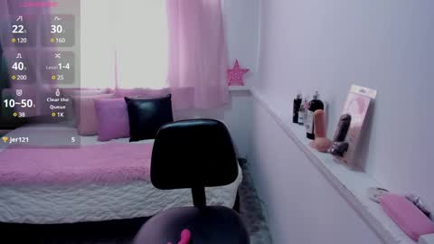 Snapshot of charlotte_jones21 chatting on December 19, 6:01 pm Laura online show from December 19, 6:01 pm