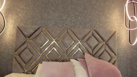 Charlotte  online show from February 3, 10:54 pm