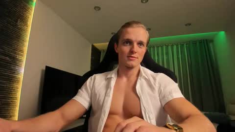 Snapshot of chasereed_ chatting on October 25, 7:30 pm Chase Reed online show from October 25, 7:30 pm