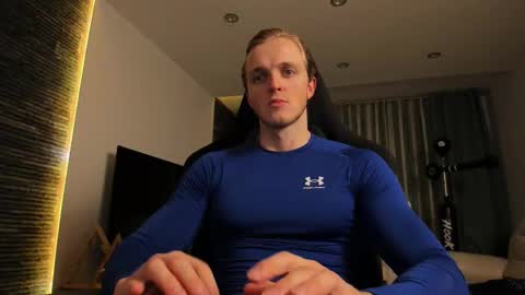 Snapshot of chasereed_ chatting on December 18, 10:05 pm Chase Reed online show from December 18, 10:05 pm