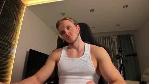 Snapshot of chasereed_ chatting on March 25, 6:14 pm Chase Reed online show from March 25, 6:14 pm