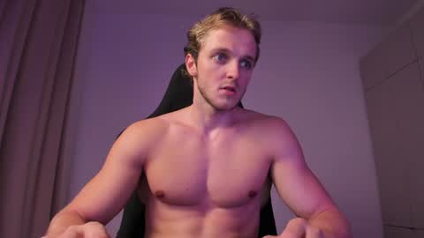 Snapshot of chasereed_ chatting on July 11, 8:33 pm Chase Reed online show from July 11, 8:33 pm