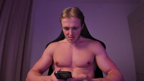 Snapshot of chasereed_ chatting on July 13, 10:01 pm Chase Reed online show from July 13, 10:01 pm