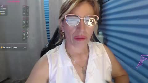 Snapshot of chayla_ruiz chatting on June 6, 11:20 pm CHAYLA VICTORIA RUIZ online show from June 6, 11:20 pm