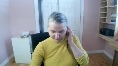 chealsiek online show from April 4, 6:16 pm