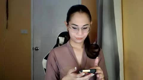 chelly4u69 online show from March 14, 11:04 am