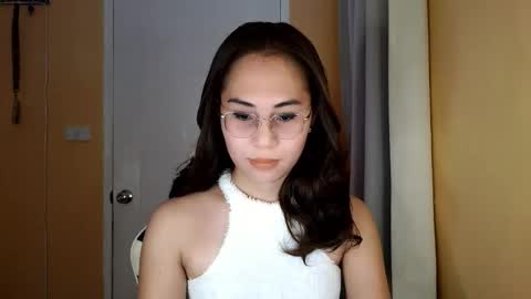 chelly4u69 online show from April 17, 2:14 am