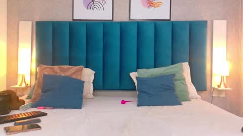   online show from February 25, 9:02 pm