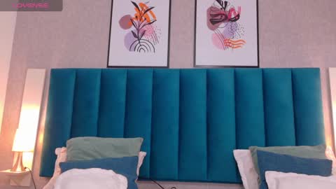   online show from September 12, 8:20 pm