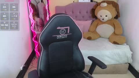 Snapshot of chiara_tay chatting on October 27, 3:32 am Chiara online show from October 27, 3:32 am