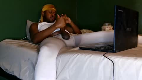 Que online show from March 6, 6:32 am