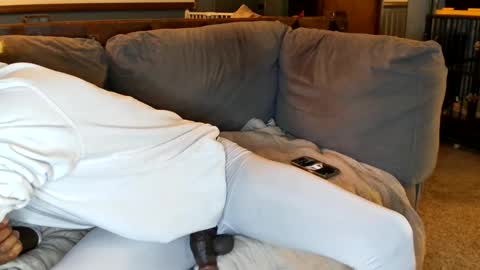 Que online show from April 3, 4:54 am