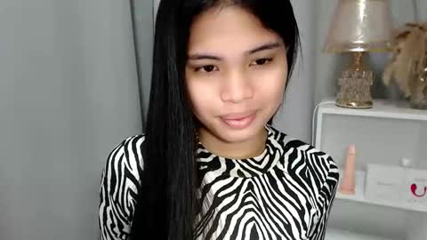 Snapshot of chictemptation_ chatting on June 4, 11:11 pm CRISTINE3. online show from June 4, 11:11 pm